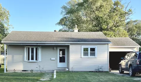 611 E Thompson Ave, Hoopeston, IL 60942 photo 1