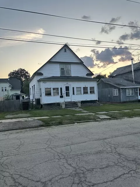 920 S Chippewa Ave, Freeport, IL 61032 photo 2