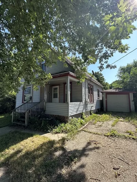 723 S Chippewa Ave, Freeport, IL 61032