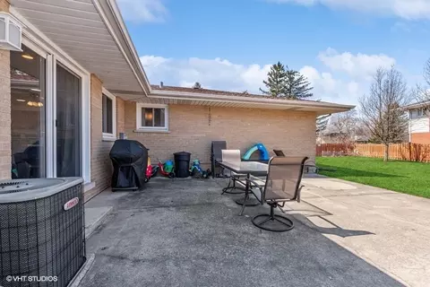 1718 E Maya Ln, Mount Prospect, IL 60056 photo 24