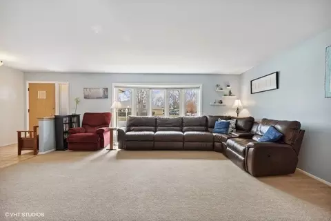 1718 E Maya Ln, Mount Prospect, IL 60056 photo 5