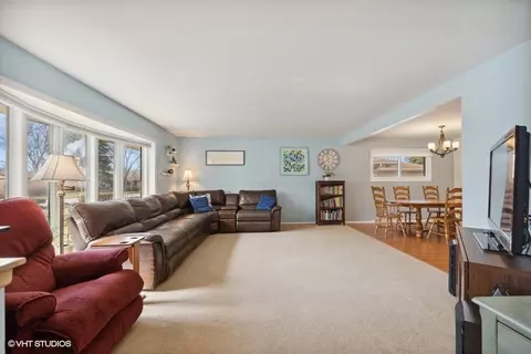 1718 E Maya Ln, Mount Prospect, IL 60056 photo 4
