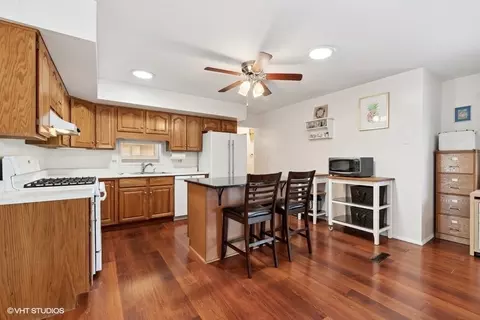 1718 E Maya Ln, Mount Prospect, IL 60056 photo 10