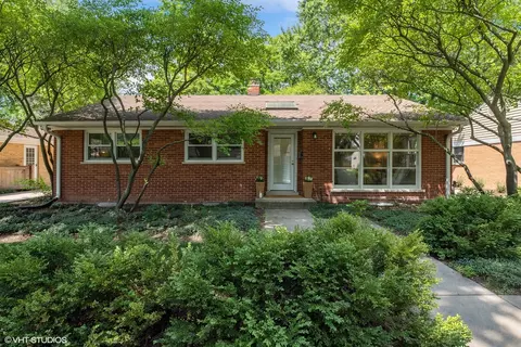 513 Dawes St, Libertyville, IL 60048