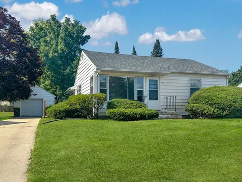 935 W Empire St, Freeport, IL 61032