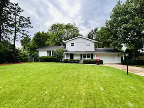 7 S030 Quincy Ct, Willowbrook, IL 60527