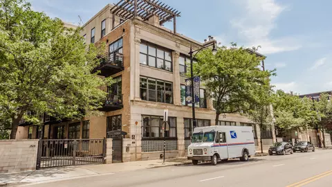1525 S Michigan Ave #403, Chicago, IL 60605