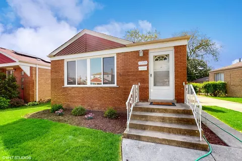 8209 S Tripp Ave, Chicago, IL 60652