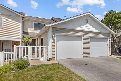 740 Lakeview Pt, Schaumburg, IL 60193