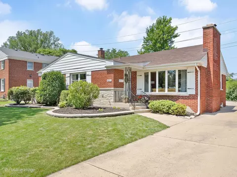 421 E Webster Ave, Elmhurst, IL 60126 photo 2