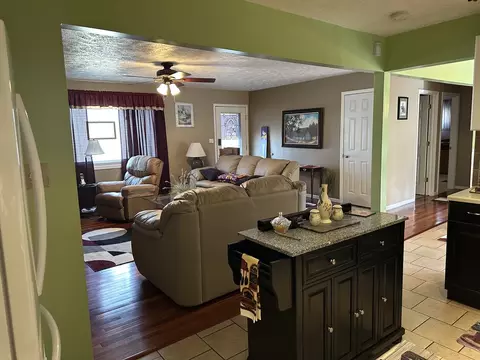 407 E Warren St, Le Roy, IL 61752 photo 8