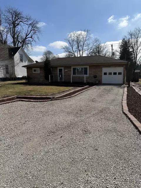 407 E Warren St, Le Roy, IL 61752 photo 3
