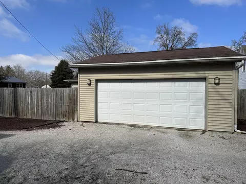 407 E Warren St, Le Roy, IL 61752 photo 25