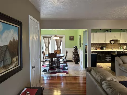 407 E Warren St, Le Roy, IL 61752 photo 4