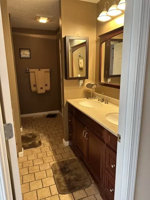 407 E Warren St, Le Roy, IL 61752 photo 22