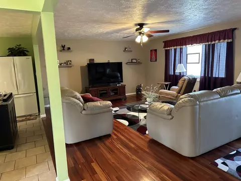 407 E Warren St, Le Roy, IL 61752 photo 6