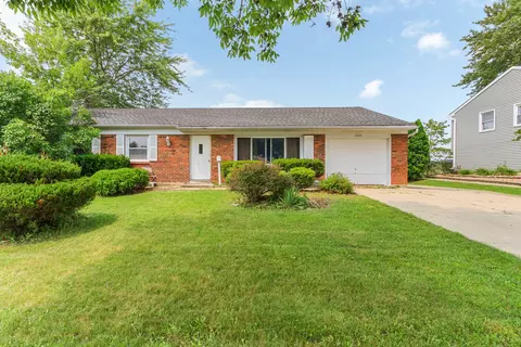 1522 Amherst Dr, Schaumburg, IL 60194