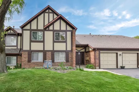 408 Sandhurst Cir #D, Glen Ellyn, IL 60137