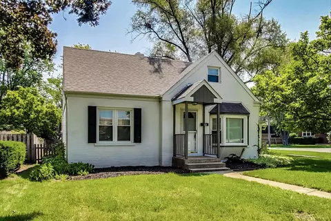 137 Hiawatha Dr, Clarendon Hills, IL 60514