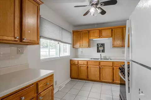 28 Hampton Rd, Montgomery, IL 60538 photo 9