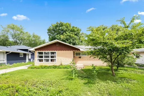 601 Seneca Dr, Aurora, IL 60506