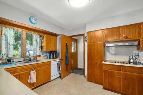 601 Seneca Dr, Aurora, IL 60506 photo 9