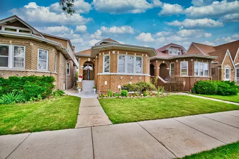 6006 W Melrose St, Chicago, IL 60634
