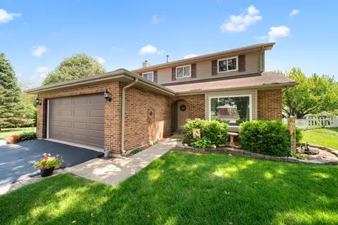 2218 Wentworth Ct, Naperville, IL 60565