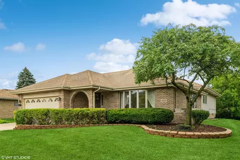 8525 W 157th St, Orland Park, IL 60462