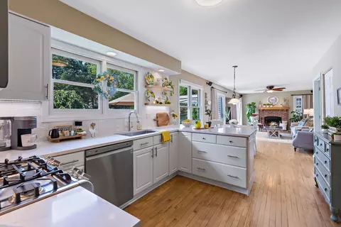 124 Hampton St, Cary, IL 60013 photo 7