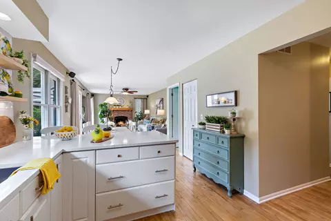 124 Hampton St, Cary, IL 60013 photo 9
