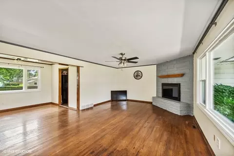 803 S Riverside Dr, Mchenry, IL 60050 photo 2