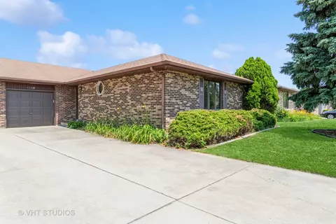 229 Hillcrest Ave #B, Yorkville, IL 60560