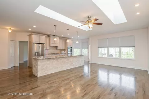 944 Verona Dr, Cary, IL 60013 photo 3