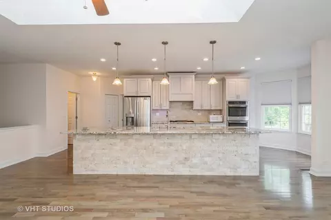 944 Verona Dr, Cary, IL 60013 photo 4