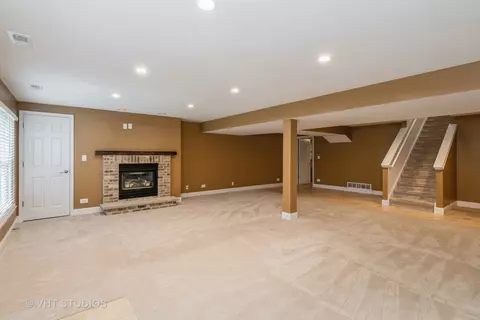944 Verona Dr, Cary, IL 60013 photo 9