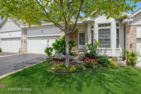 944 Verona Dr, Cary, IL 60013 photo 2
