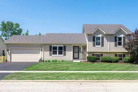 303 Heatherfield Ln, Dekalb, IL 60115