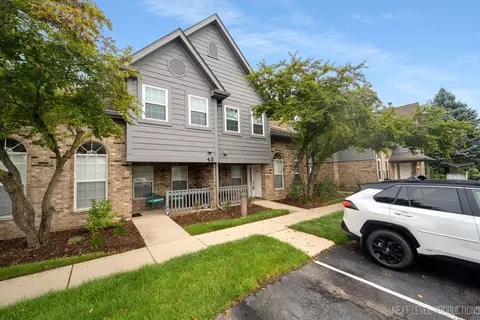 43 Foxcroft Rd #119, Naperville, IL 60565