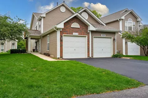 1318 Brunswick Ct #22-1, Elgin, IL 60120