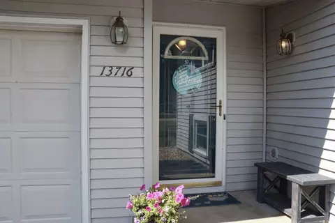 13716 Shelly Dr, Morrison, IL 61270 photo 2