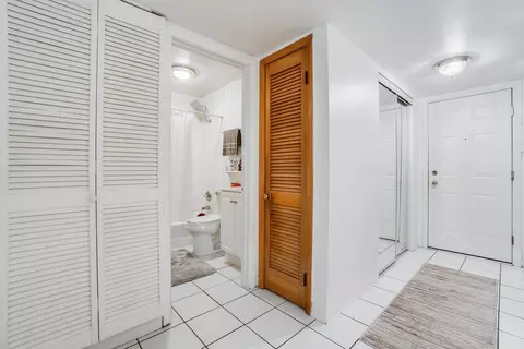 930 Beau Dr #209, Des Plaines, IL 60016 photo 10