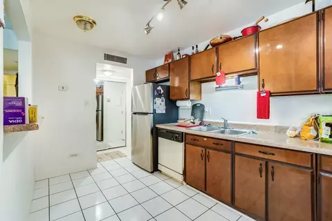 930 Beau Dr #209, Des Plaines, IL 60016 photo 3