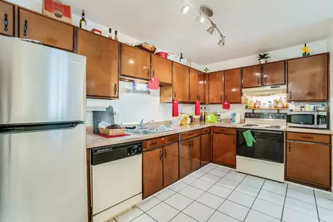930 Beau Dr #209, Des Plaines, IL 60016 photo 2