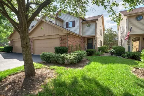 310 Cromwell Ct, Westmont, IL 60559