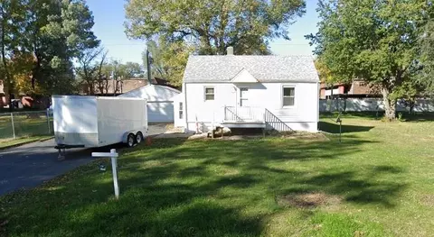 3943 Warren St, Decatur, IL 62526