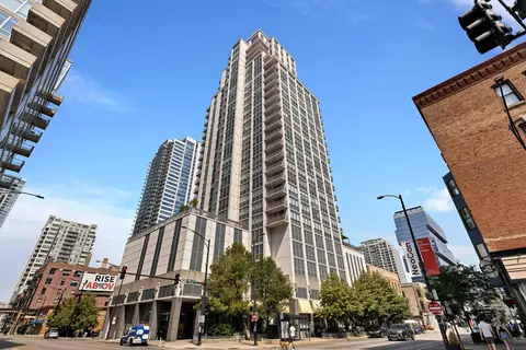 200 W Grand Ave #802, Chicago, IL 60654