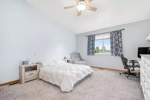 1070 Clover Dr, Minooka, IL 60447 photo 8