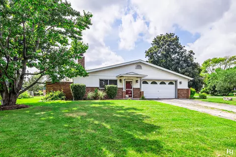 1617 Columbine Dr, Schaumburg, IL 60173