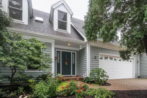 1570 W Wiesbrook Rd, Wheaton, IL 60189